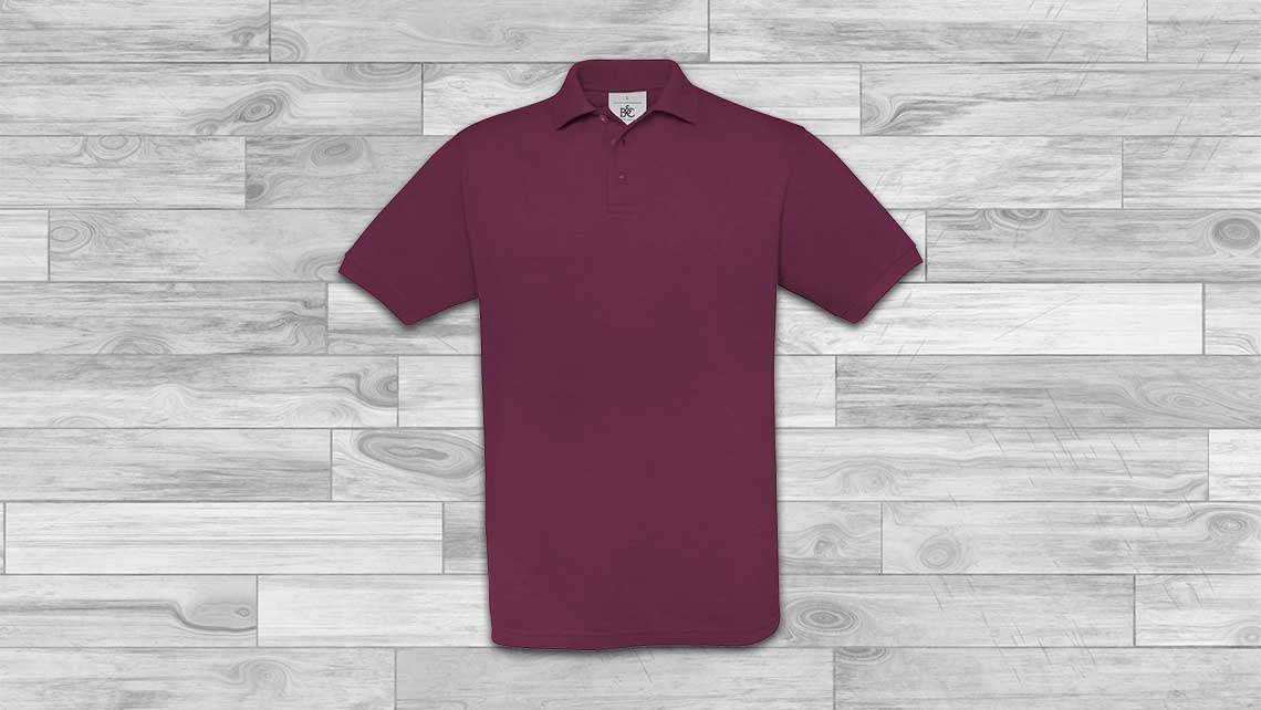 Shirts in bordeaux mit Vereinlogo
