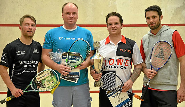 Tim Weber mit Siegerpokal