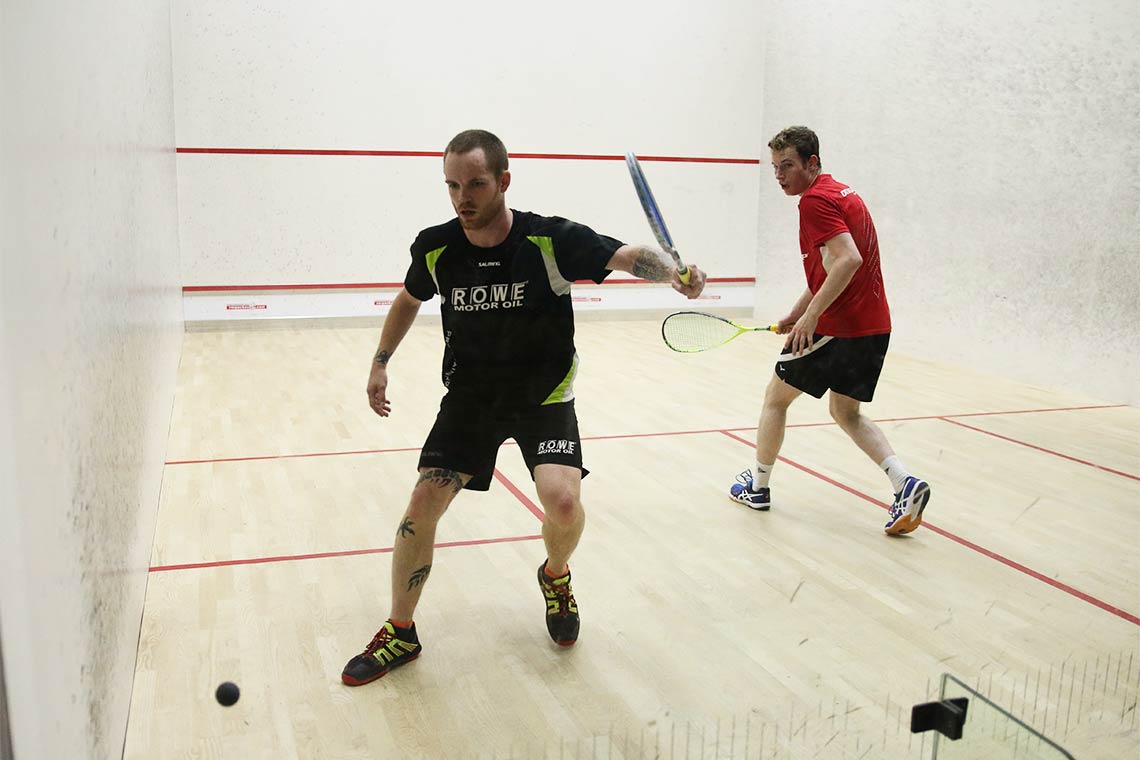 Viele Wände, aber keine Grenzen: Squash vom feinsten präsentierten im Vorjahresfinale der Münster Open Weber und Senkel. Viele Wände, aber keine Grenzen: Squash vom feinsten präsentierten im Vorjahresfinale der Münster Open Weber und Senkel.