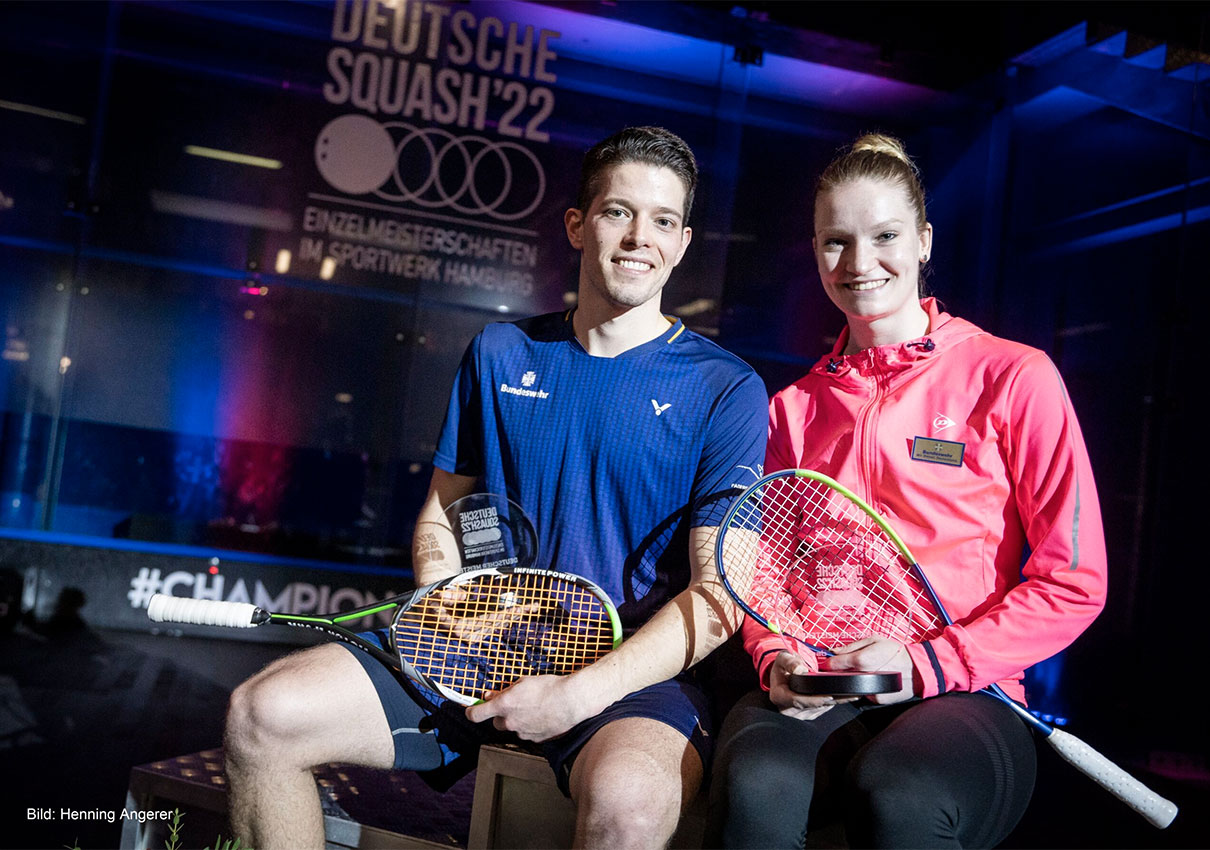 Saskia Beinhard (re) und Raphael Kandra (li) holen die Titel der 47. DUCAT Deutschen Einzelmeisterschaft 2022 – Bild: Henning Angerer Saskia Beinhard (re) und Raphael Kandra (li) holen die Titel der 47. DUCAT Deutschen Einzelmeisterschaft 2022 – Bild: Henning Angerer